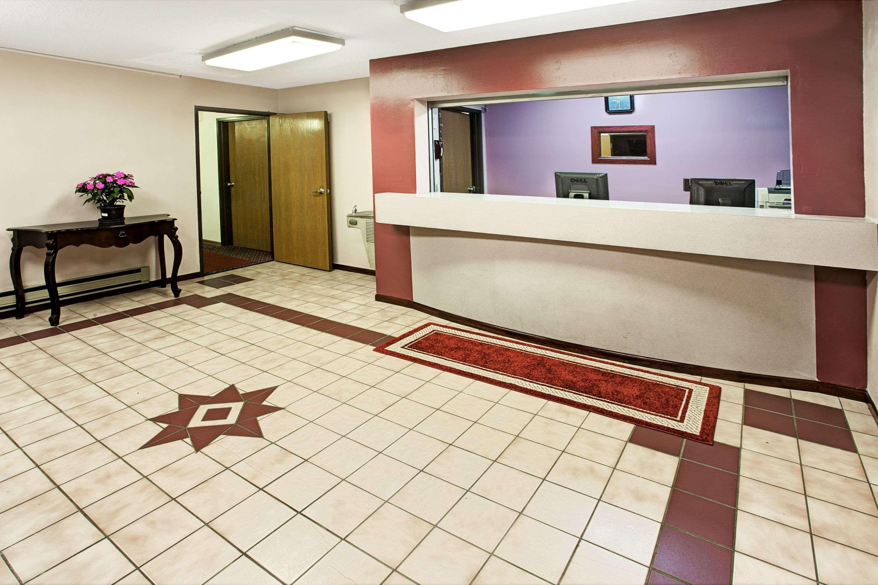 מלון Super 8 By Wyndham Heath/Newark מראה חיצוני תמונה