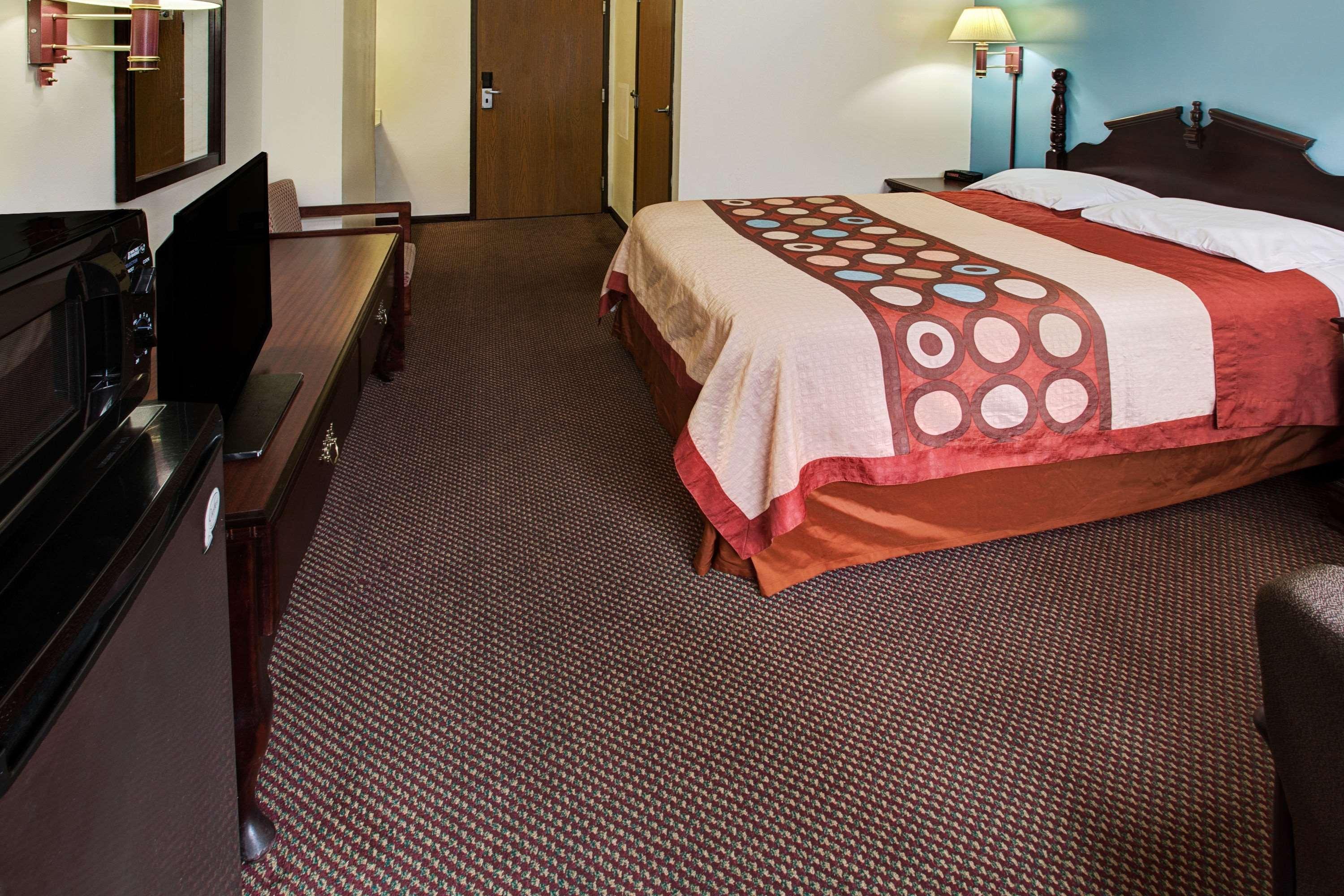 מלון Super 8 By Wyndham Heath/Newark מראה חיצוני תמונה